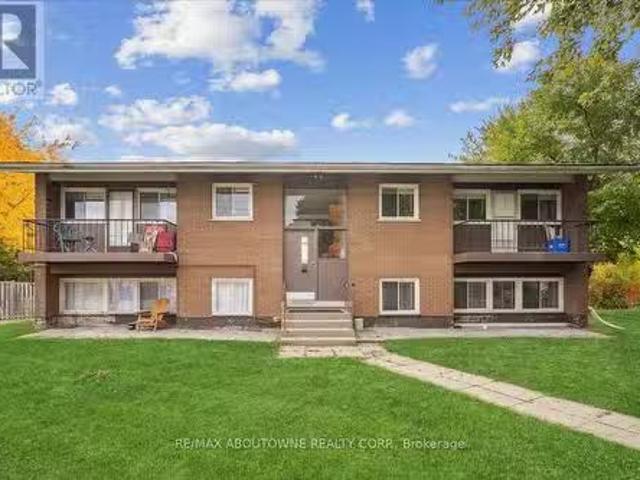 Unique 1 BR 1 2350 Queensway Drive, Burlington, ON, L7R 3T3.