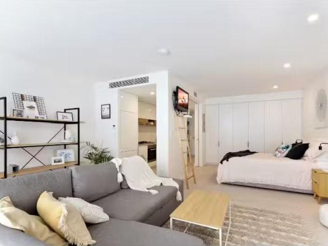 New 1 BR 206/6 Pine Tree Lane, Terrigal Apartment for rent Li.