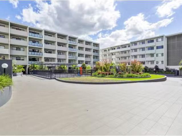 Deal! 1 BR 206/9 Nirimba Drive, Quakers Hill Apartment for ren.
