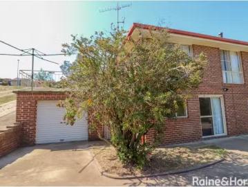 Unique 1 BR 2/14 Cousins Place, WINDRADYNE Apartment for rent.