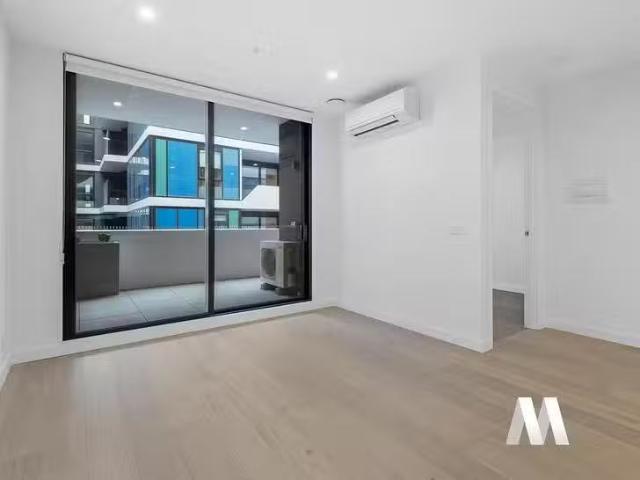 Deal! 1 BR 210/168 Whitehorse Road, Blackburn, VIC 3130