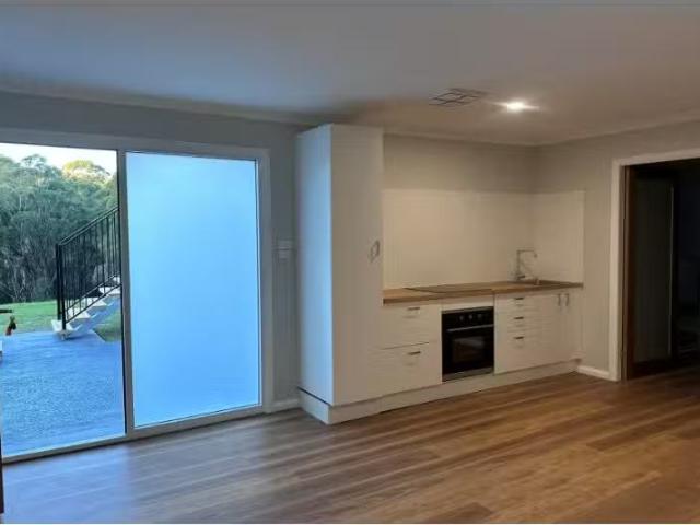 Cheap 1 BR 2/10 Davies Street, Cardiff Townhouse for rent Lis.