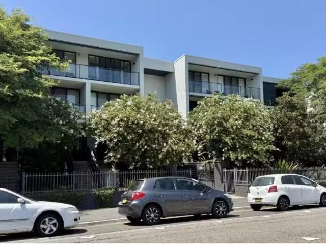 Nice 1 BR 231/125 Union Street, Cooks Hill Apartment for rent.