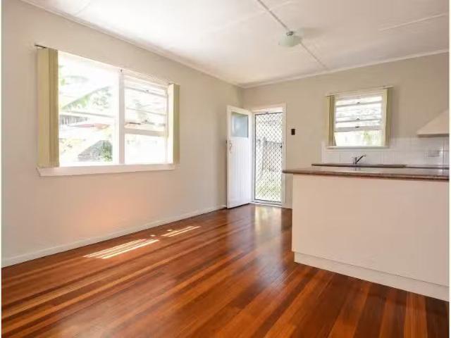 For Rent! 1 BR 2/32 Miles Street, COOLANGATTA Apartment for re.