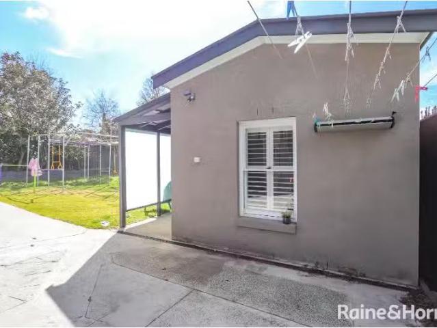 Charming 1 BR 243a Keppel Street, BATHURST House for rent Lis.