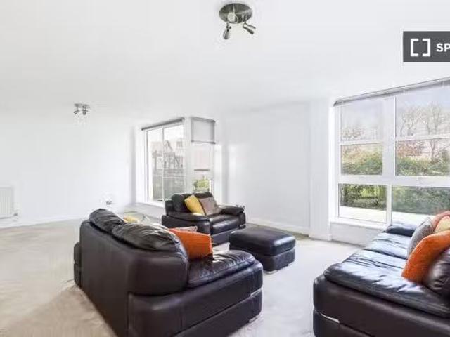 Cozy 1 BR 2 bedroom apartment for rent in Royal Docks, London