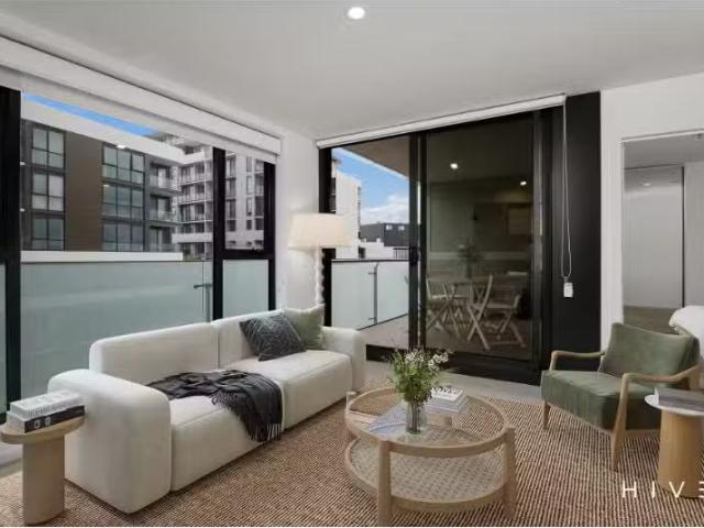 Just in! 1 BR 308/1 Anthony Rolfe Avenue, Gungahlin Apartment.