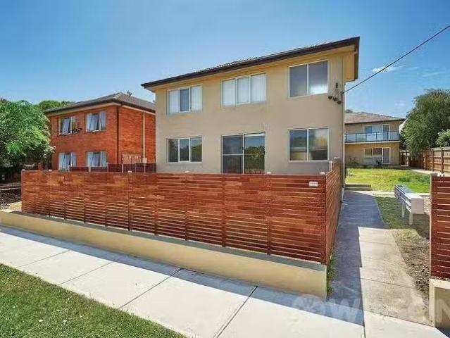 Deal! 1 BR 3/38 Edgar Street, Glen Iris, VIC 3146