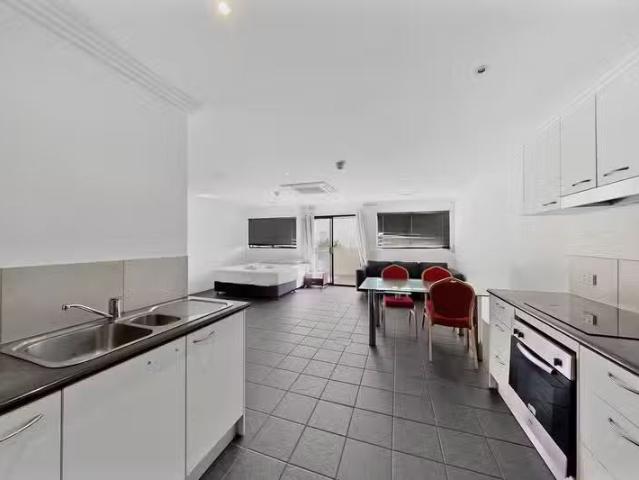 Just in! 1 BR 33C/747 Main Street, KANGAROO POINT, QLD 4169.