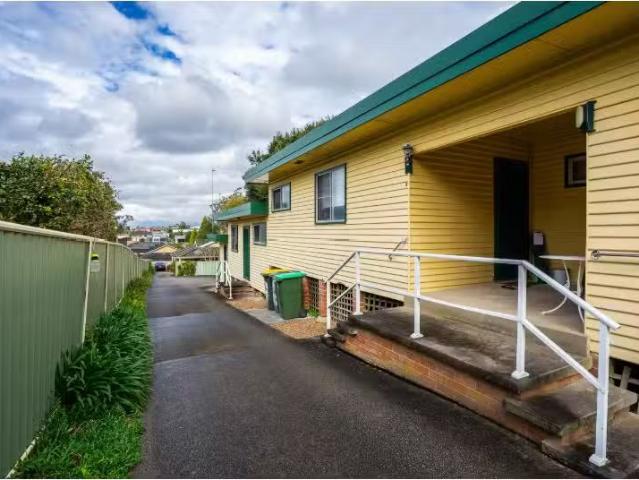 Unique 1 BR 3/40a Frith Street, KAHIBAH Apartment for rent Li.