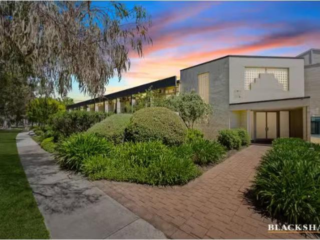 Deal! 1 BR 36/47 Mc Millan Crescent, Griffith Apartment for re.