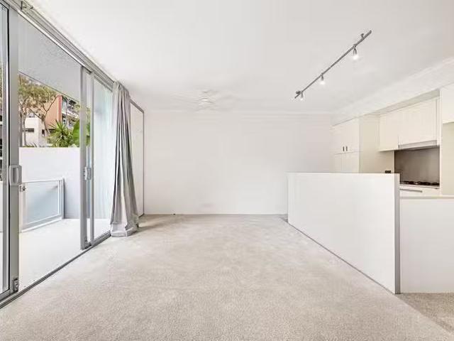 Nice 1 BR 37/6A Grandstand Parade, Zetland, NSW 2017