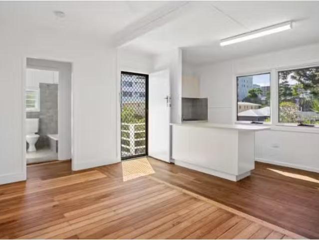 New 1 BR 4/14 Haig Street, Coolangatta Apartment for rent Lis.