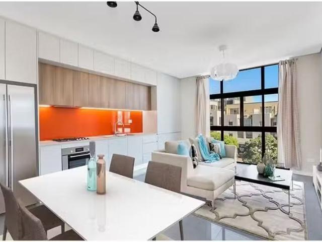 Unique 1 BR 4/114 118 New South Head Road, Edgecliff Apartment.