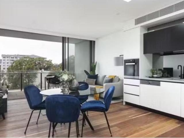 Nice 1 BR 42/6 8 Crewe Place, Rosebery Apartment for rent Lis.