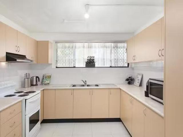 Just in! 1 BR 4/222 Terrigal Drive, Terrigal Apartment for ren.