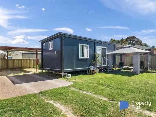 For Rent! 1 BR 52A Olympic Parade, Kangaroo Flat, VIC 3555