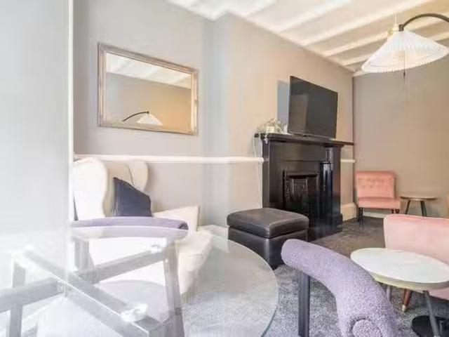 For Rent! 1 BR Cecil Street