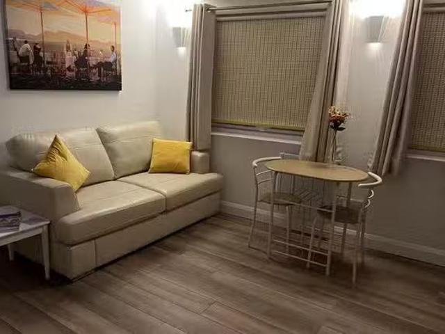 Deal! 1 BR Church Lane