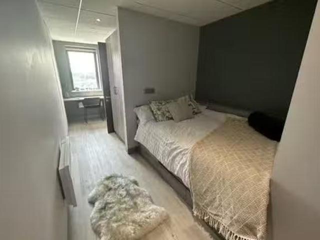For Rent! 1 BR Crown Place – Swansea Classic En Suite