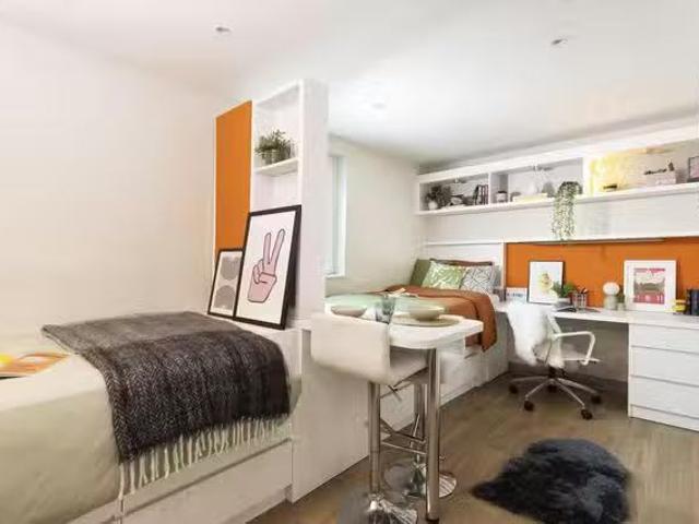 For Rent! 1 BR Drapery Place En Suite, Premium Range 1