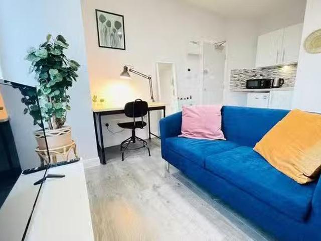 Nice 1 BR Hawkwood Mount
