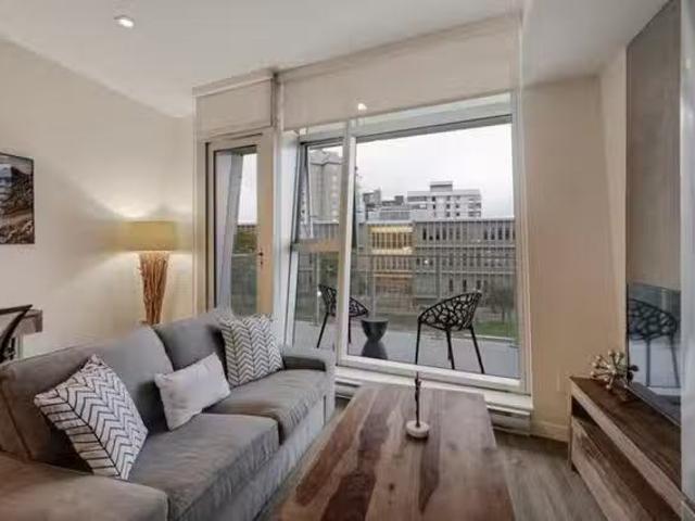 Just in! 1 BR Johnson Street