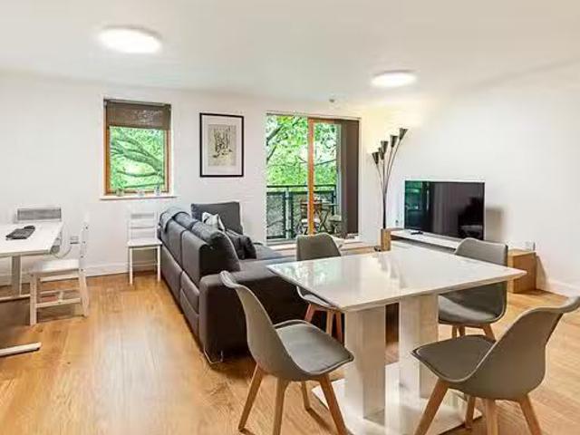 New 1 BR Meath Crescent, London