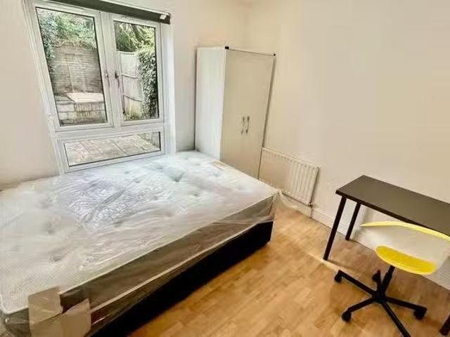 Charming 1 BR Minerva Close, London