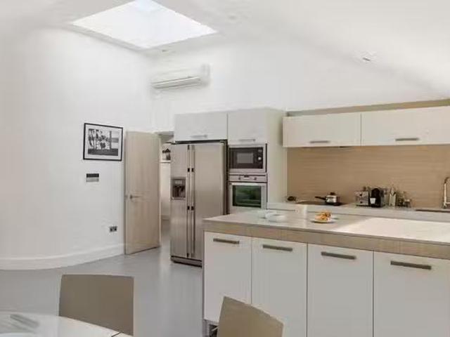 Cozy 1 BR Nevern Place, London