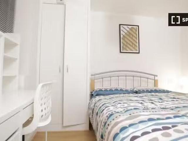 Cozy 1 BR Room for rent in a 4 Bedroom Apartment in Stratford.
