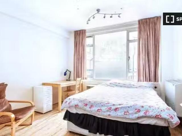 Charming 1 BR Relaxing room in 2 bedroom flat in Islington, Lo.