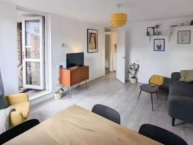 New 1 BR Wivenhoe Close