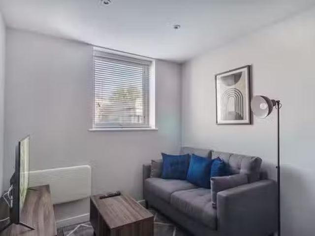 New 1 BR Upper Parliament Street