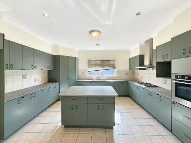 Deal! 1 Emily Place, Orange House for rent Listed by Simone F.