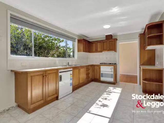 Charming 1 Elvin Close, Gladstone Park VIC 3043