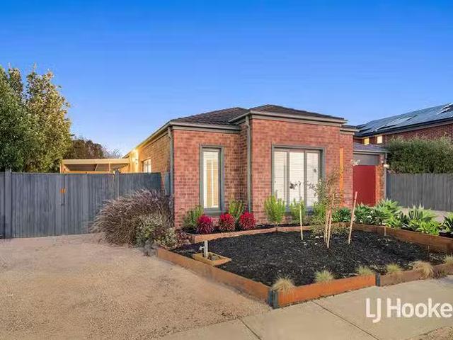 Charming 1 Home Road, Point Cook, VIC 3030