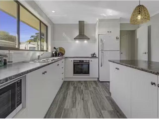 Cozy 1 Lawson Drive, Moama House for rent Listed by Tara Apps.