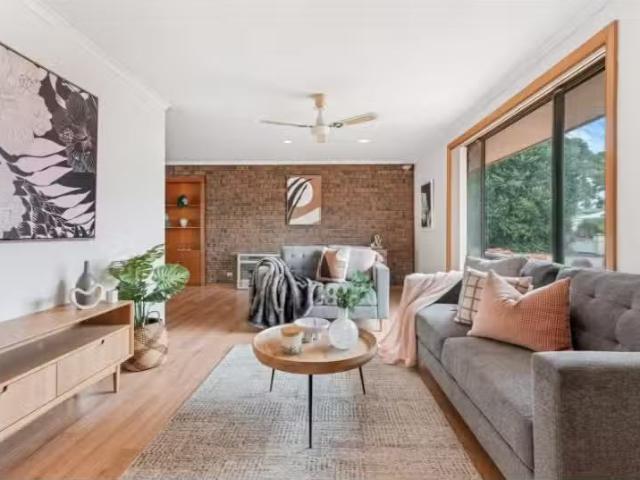 Cheap 1 Peasy Place, Reynella East House for rent Listed by W.