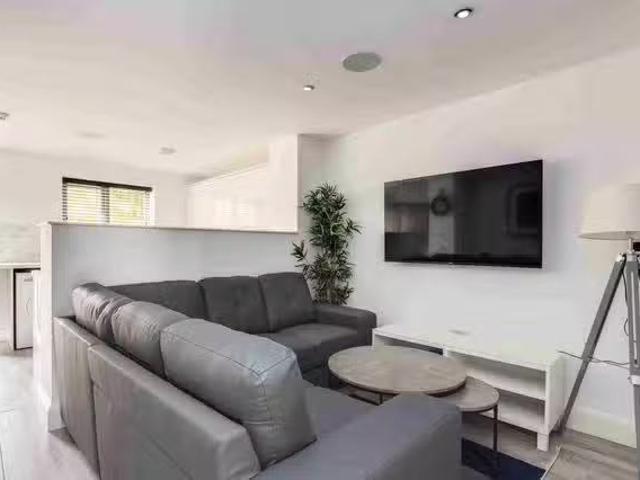 Deal! 1 Room 16 Robey Street, LN5 6 Beds 5 Baths