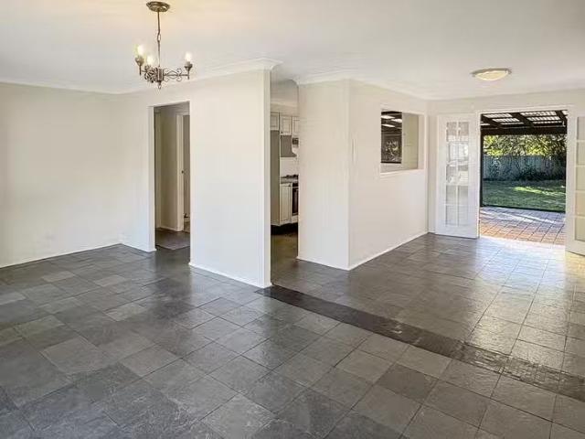 Just in! 1 Waroon Avenue, Berkeley Vale, NSW 2261