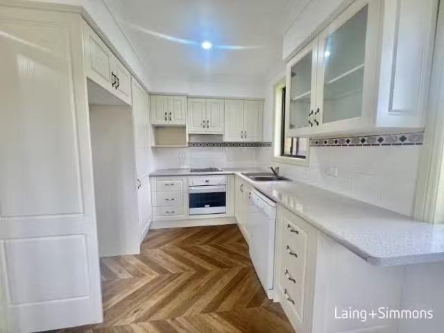 Unique 1 Tonga Pl, Lethbridge Park House for rent Listed by G.