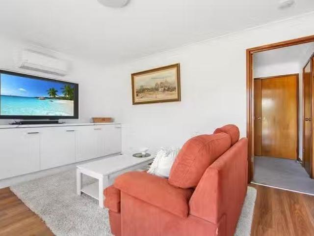 For Rent! 1A Main Road, Paynesville, VIC 3880