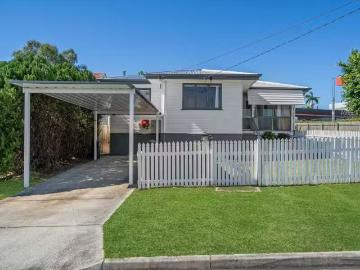 Unique 1/A Alexandra St, BOOVAL, QLD 4304 House for Rent