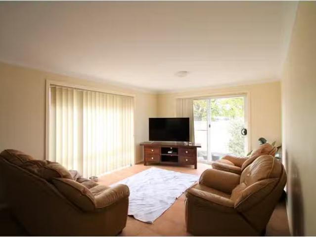 Rental! 1A Covent Close, ORANGE Townhouse for rent Listed by.