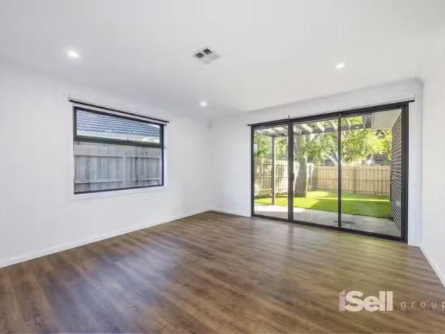Just in! 1A Gayle Ct, Clayton South VIC 3169