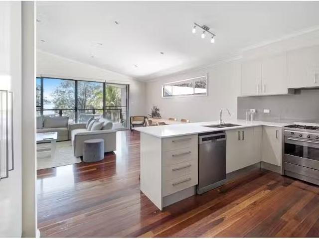 Cheap 1A The Esplanade, Oak Flats Townhouse for rent Listed b.