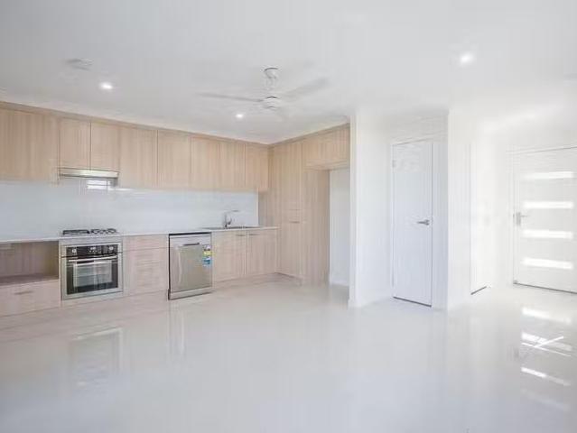 For Rent! 2/41 Lauenstein Crescent, Pimpama, QLD 4209