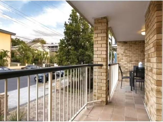 For Rent! 2/41 Rialto Street, COORPAROO Apartment for rent Li.
