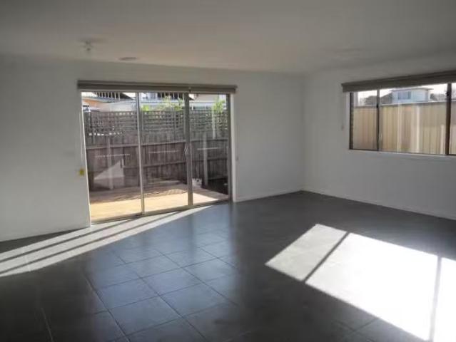 Cheap 2/47 Giddings Street, North Geelong, VIC 3215 Unit for.